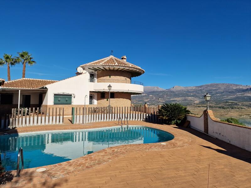 6 bedroom Villa for sale