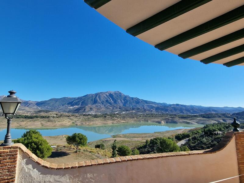 6 bedroom Villa for sale