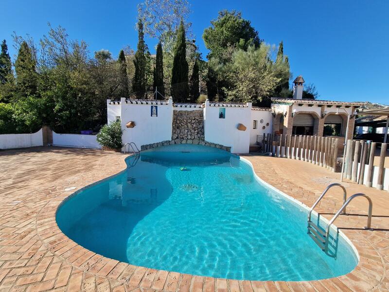 6 bedroom Villa for sale