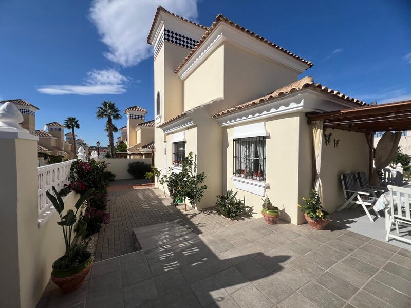 5 bedroom Villa for sale