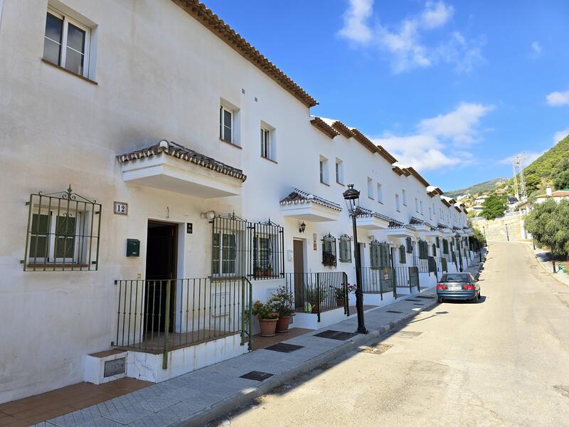 3 bedroom Townhouse for sale