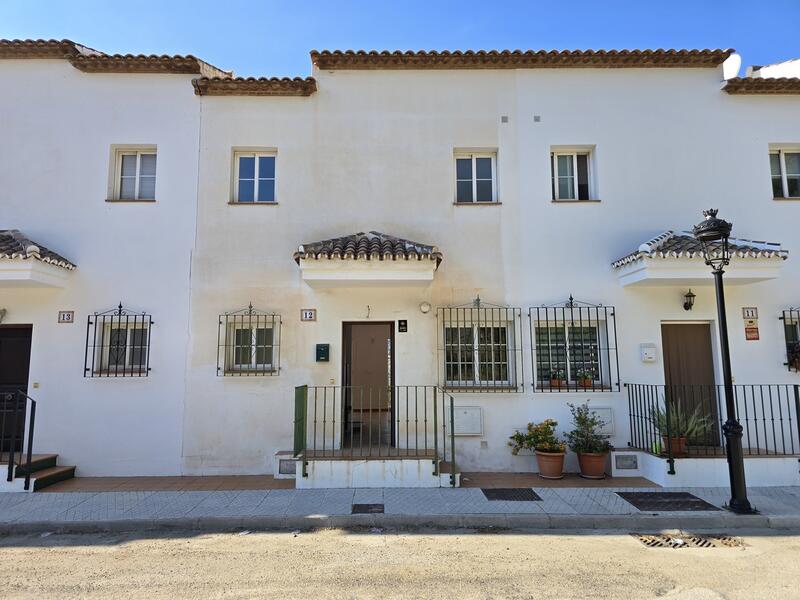3 bedroom Townhouse for sale