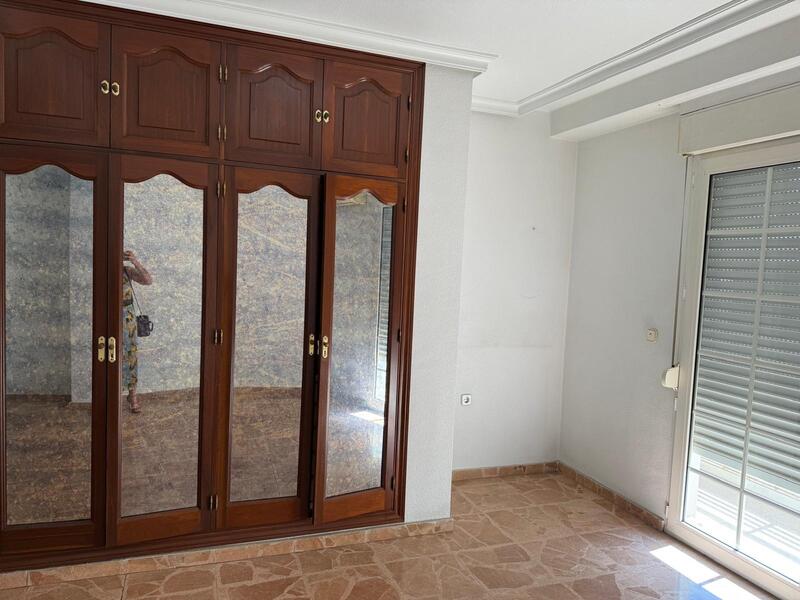5 bedroom Apartment for sale