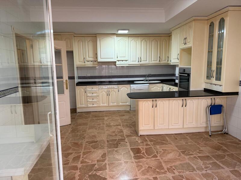 5 bedroom Apartment for sale