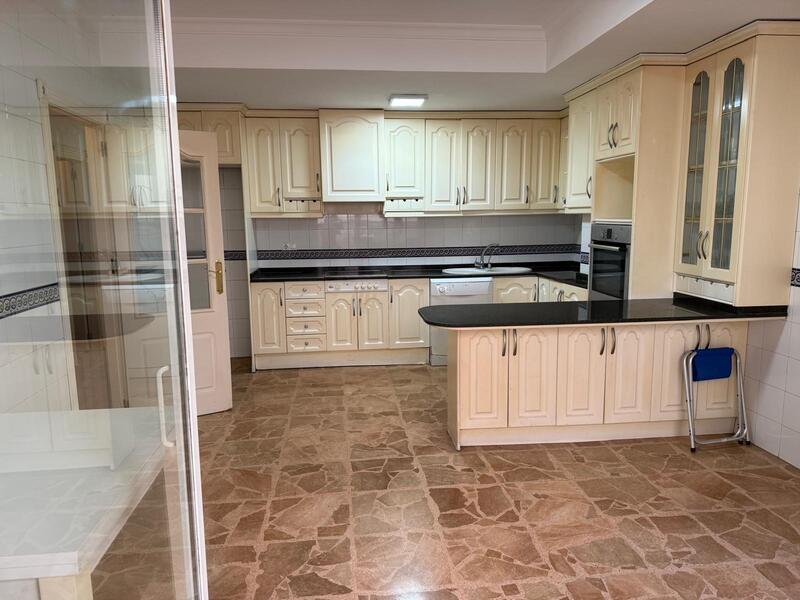 5 bedroom Apartment for sale