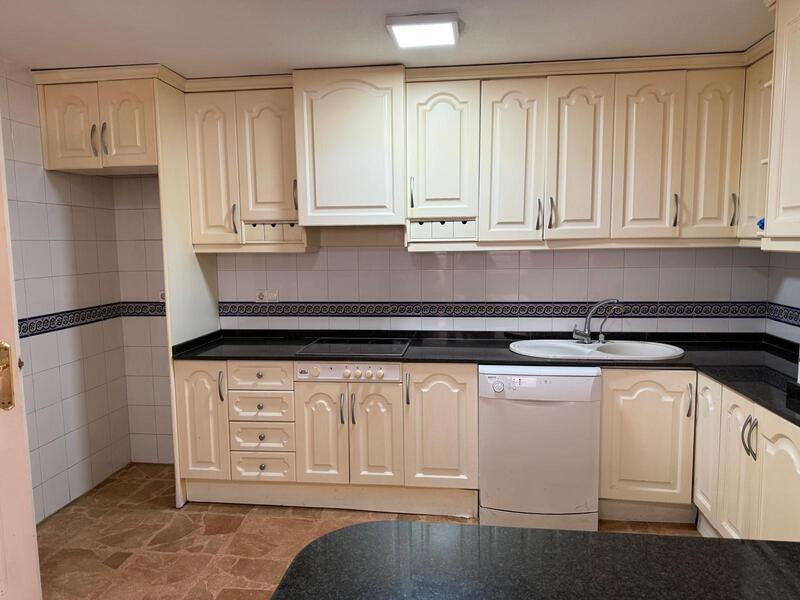 5 bedroom Apartment for sale
