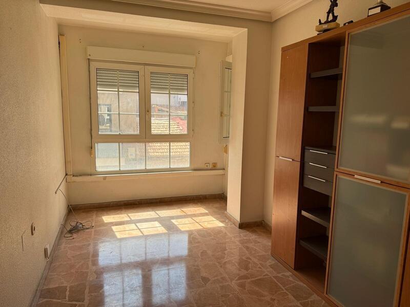5 bedroom Apartment for sale