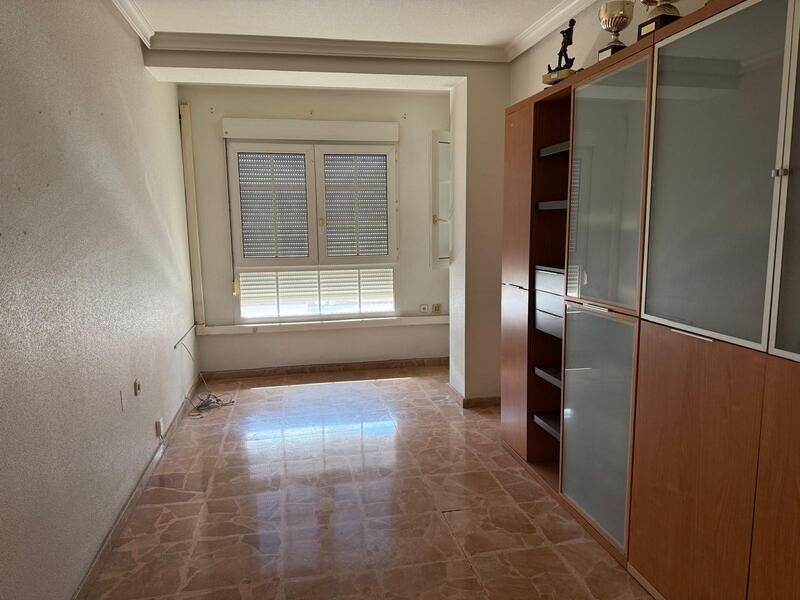 5 bedroom Apartment for sale