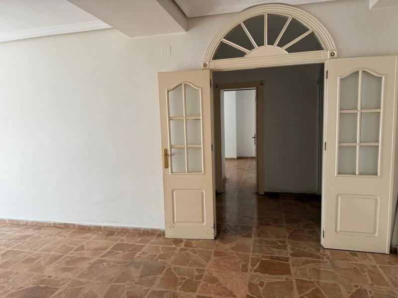 5 bedroom Apartment for sale