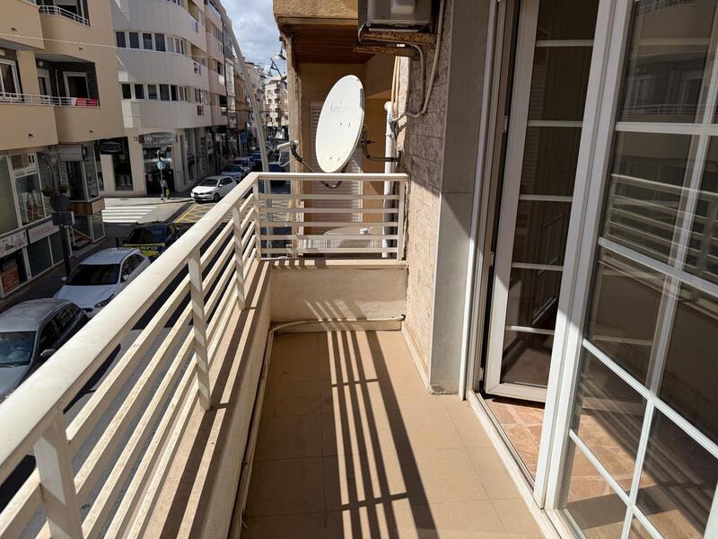 5 bedroom Apartment for sale