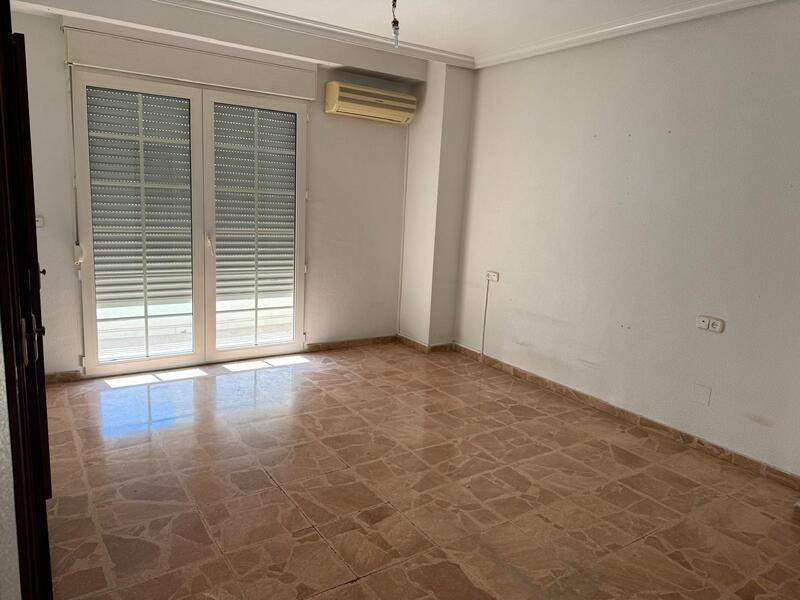 5 bedroom Apartment for sale