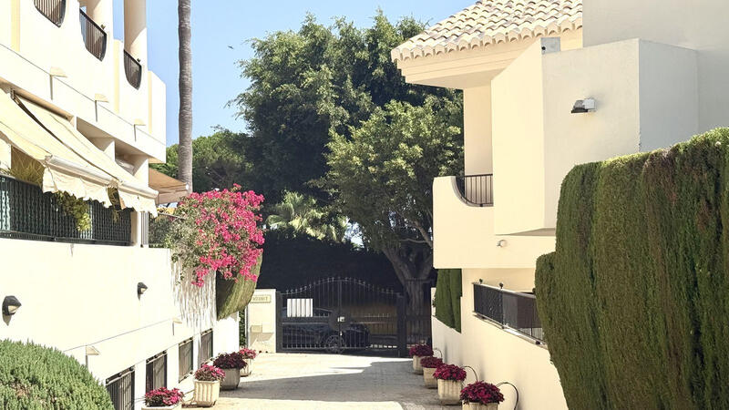 3 bedroom Townhouse for sale