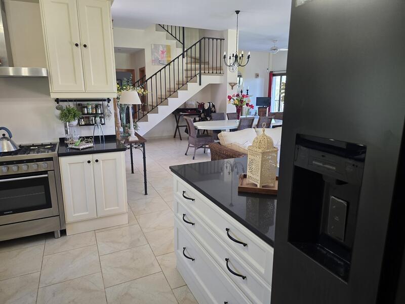 6 bedroom Villa for sale