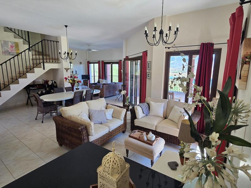 6 bedroom Villa for sale