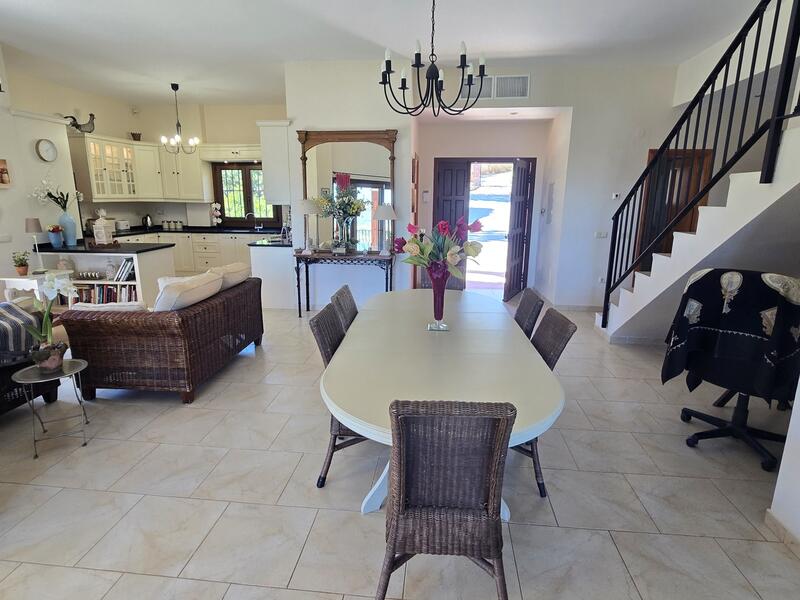 6 bedroom Villa for sale