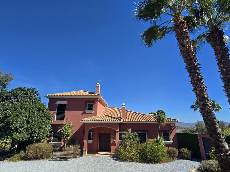 6 bedroom Villa for sale