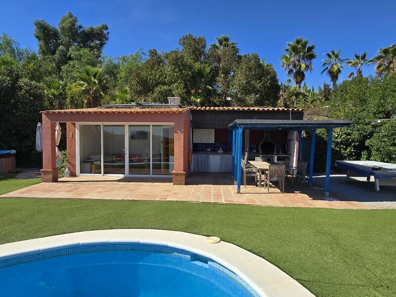 6 bedroom Villa for sale