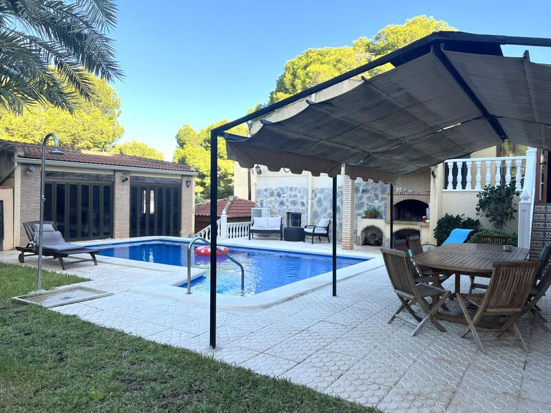 Villa til salgs i Torrevieja, Alicante