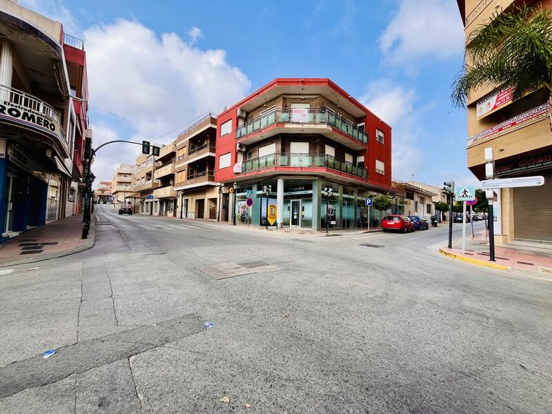 5 chambre Local Commercial à vendre
