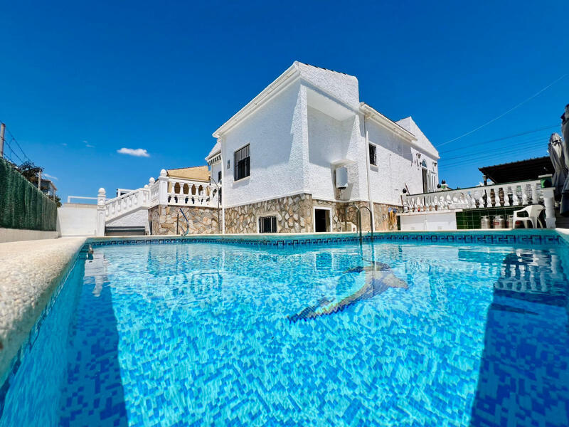 2 bedroom Townhouse for sale