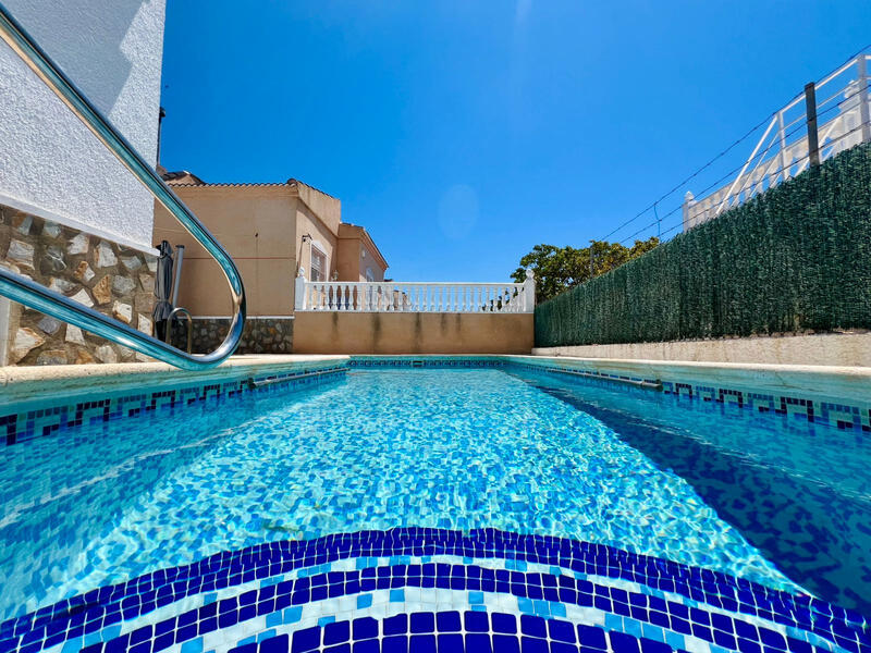 2 bedroom Townhouse for sale