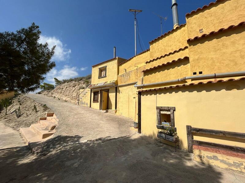 3 bedroom Commercial Property for sale