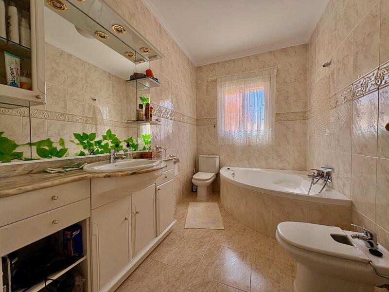3 bedroom Townhouse for sale