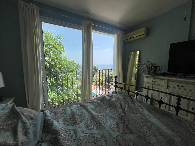 4 bedroom Townhouse for sale