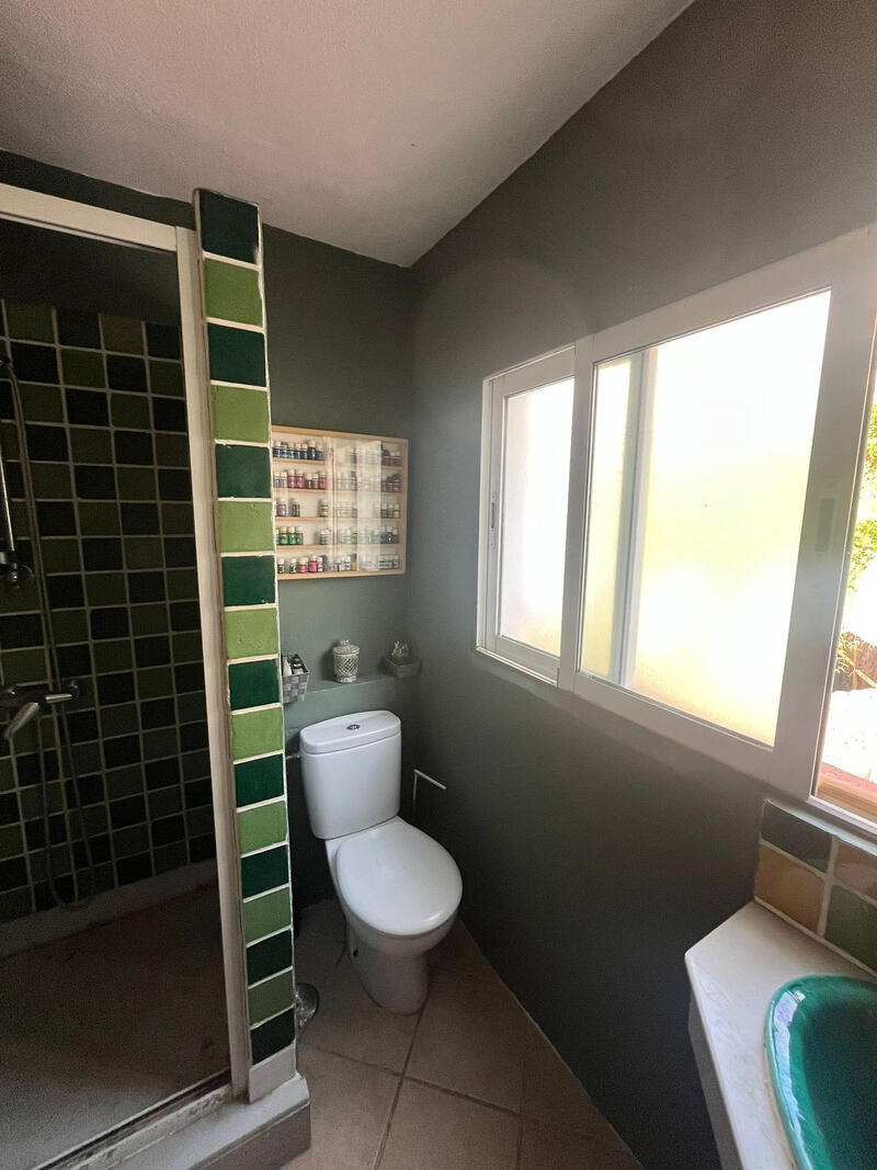 4 bedroom Townhouse for sale