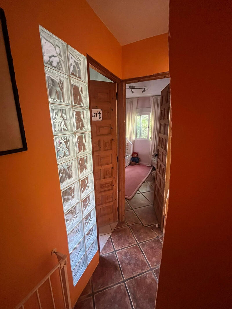 4 bedroom Townhouse for sale