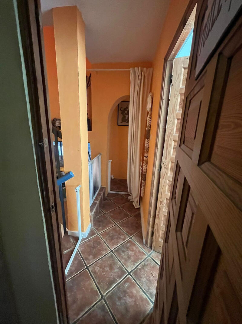 4 bedroom Townhouse for sale