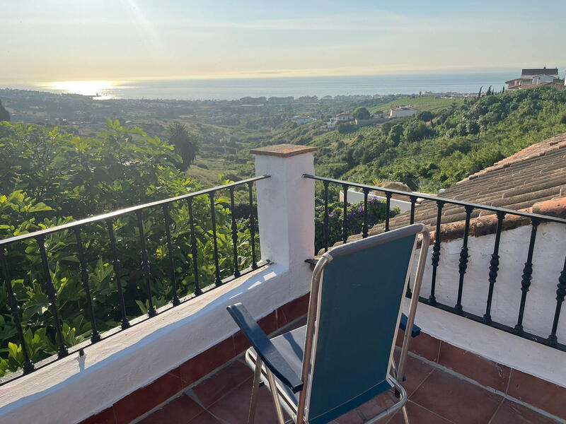 4 bedroom Townhouse for sale