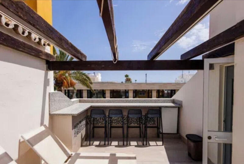 5 bedroom Townhouse for sale