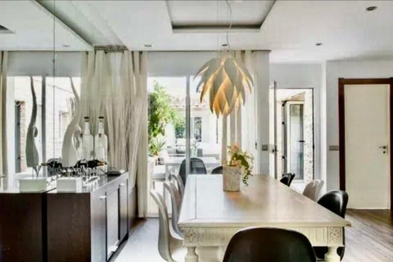 5 bedroom Townhouse for sale