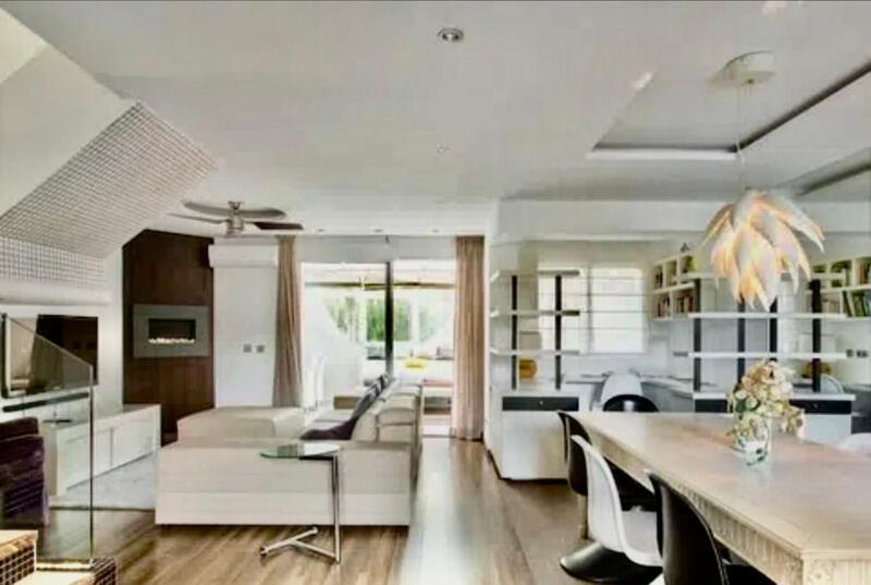 5 bedroom Townhouse for sale