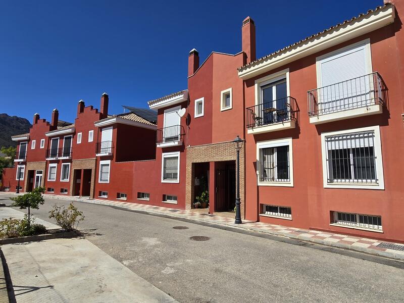 3 bedroom Townhouse for sale