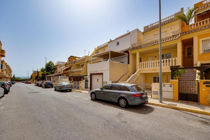 3 bedroom Townhouse for sale