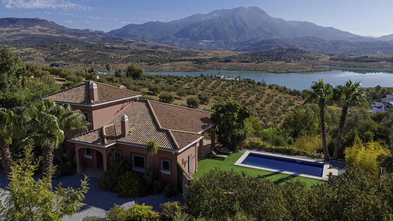 6 bedroom Villa for sale