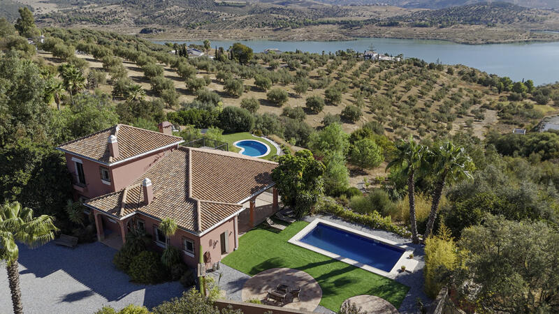 6 bedroom Villa for sale