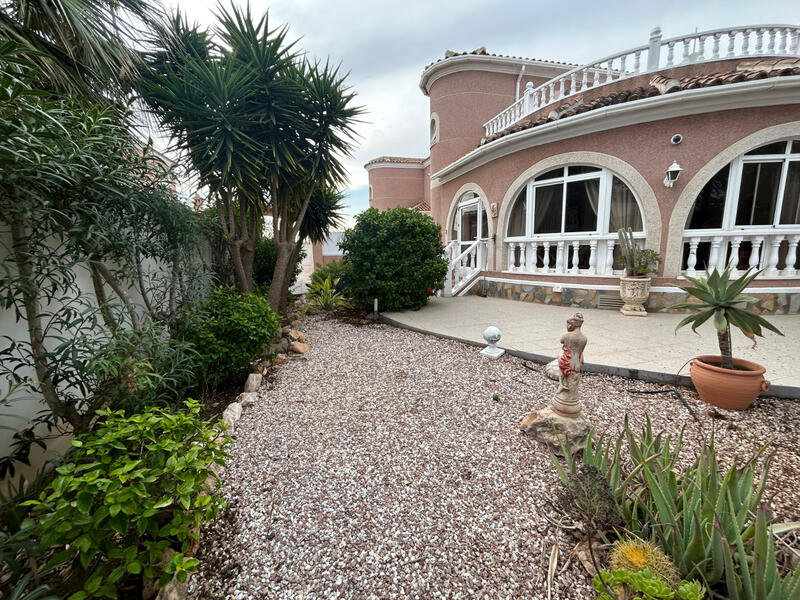 2 Cuarto Villa en venta