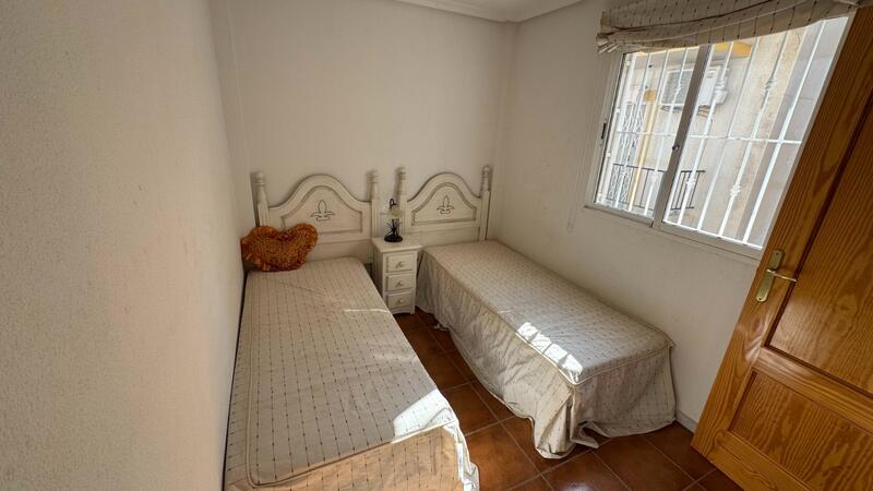 2 chambre Local Commercial à vendre