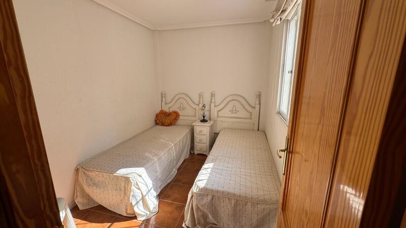 2 chambre Local Commercial à vendre