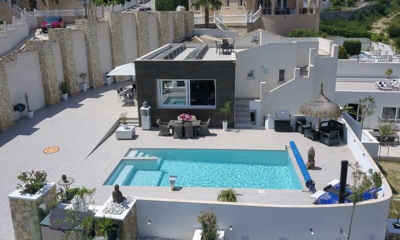 6 bedroom Villa for sale