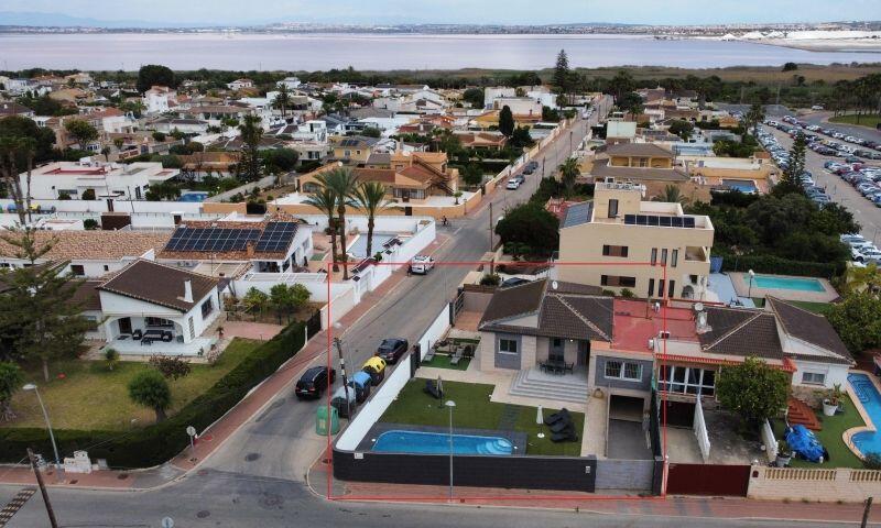 Villa til salg i Torrevieja, Alicante