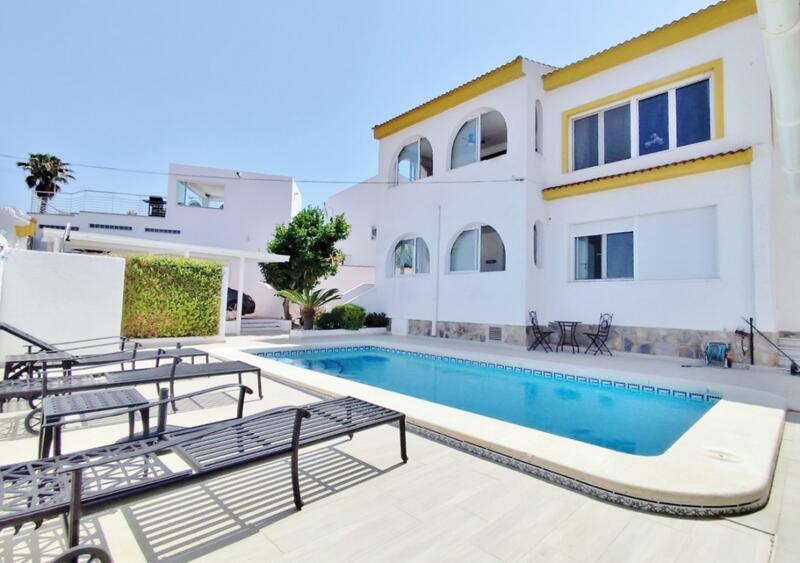Villa til salgs i San Miguel de Salinas, Alicante