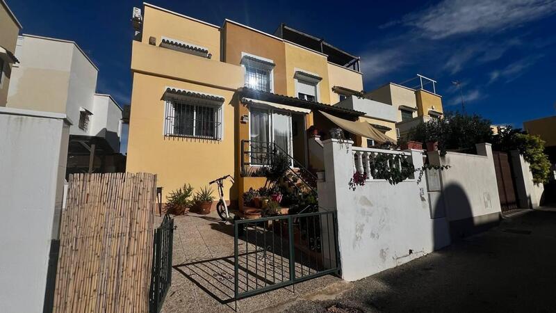 Rekkehus til salgs i Orihuela Costa, Alicante