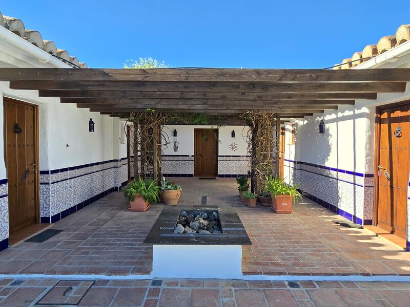 Villa Te koop in Canillas de Aceituno, Málaga