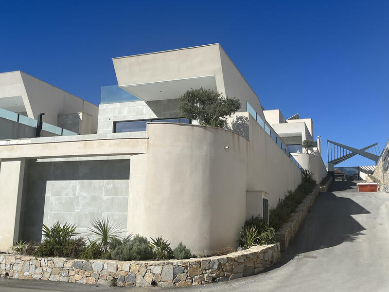 4 slaapkamer Villa Te koop 4 slaapkamer Villa Te koop