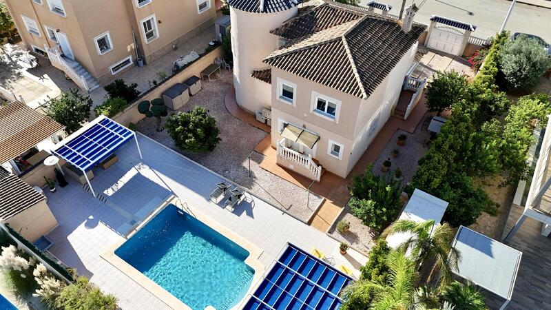 4 slaapkamer Villa Te koop 4 slaapkamer Villa Te koop