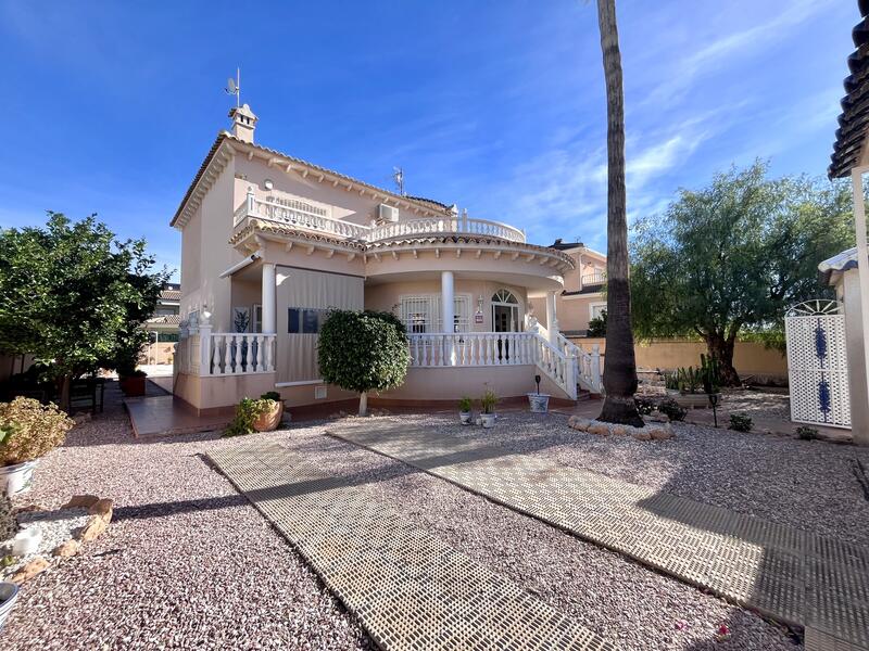 4 slaapkamer Villa Te koop 4 slaapkamer Villa Te koop